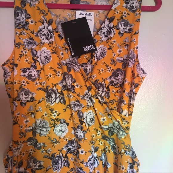 Beautiful yellow floral dress - Picture 3 of 3